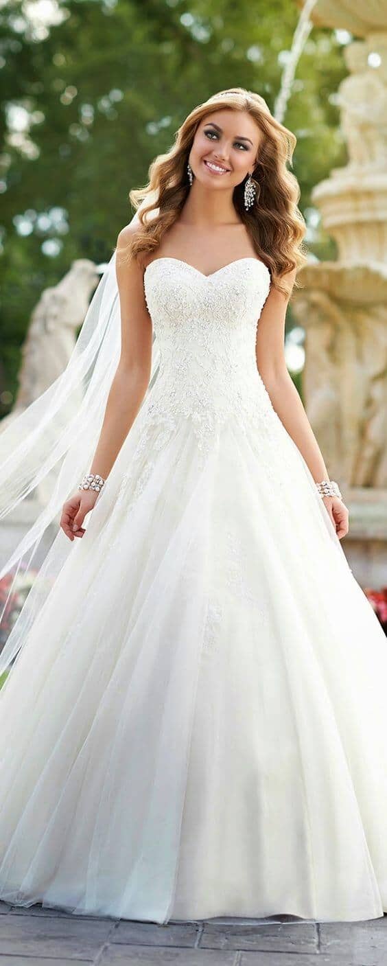 Shoulderless Sweetheart Gown