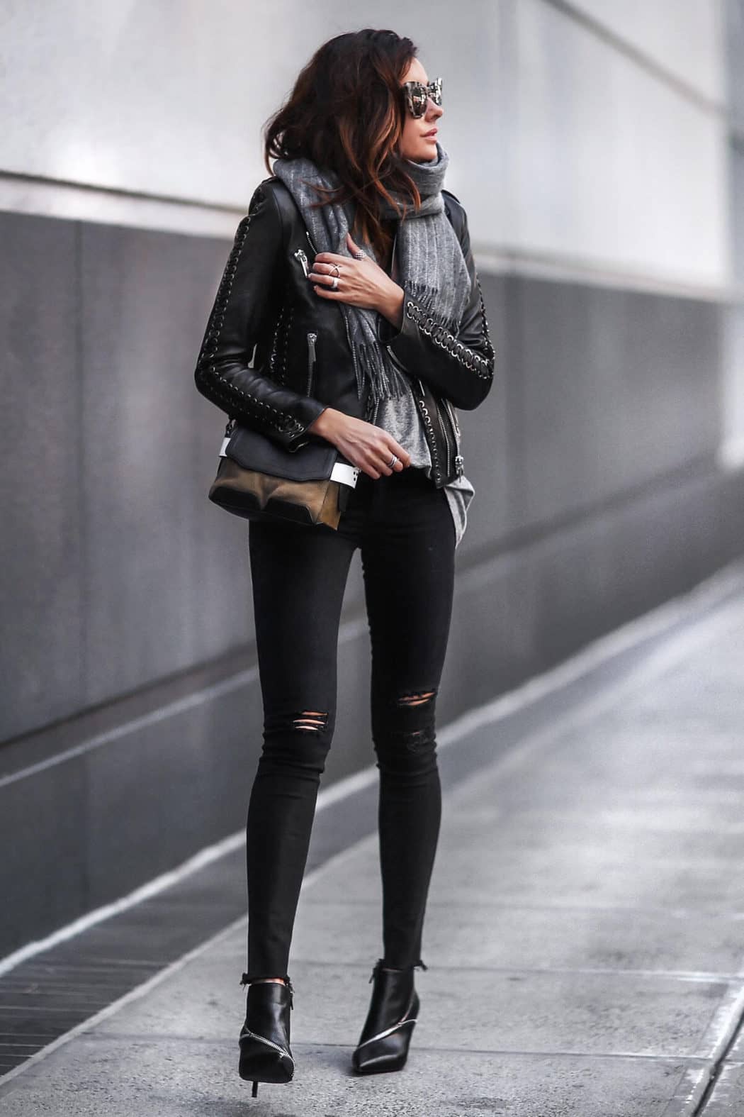 27 Cool Leather Jacket Outfits For This Fall