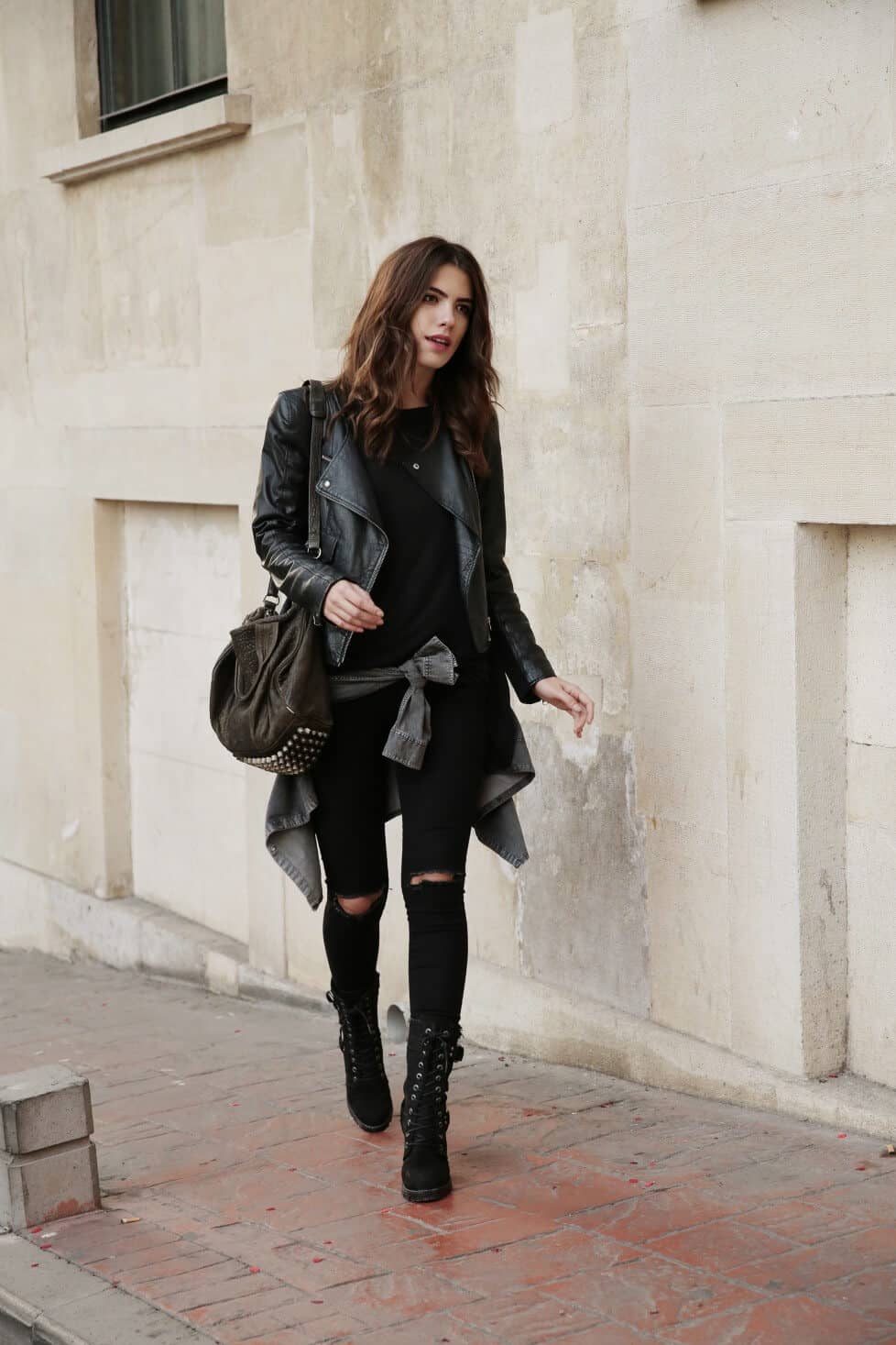 27 Cool Leather Jacket Outfits For This Fall