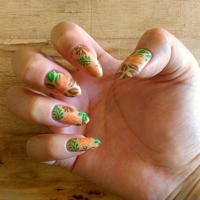 Forest Green Pumpkin Accent Nails