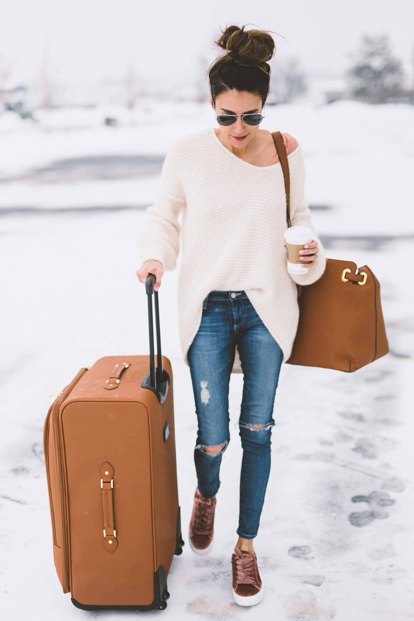 25 Trendy Airport Outfits To Make Traveling More Enjoyable