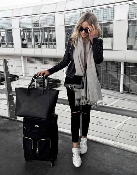 25 Trendy Airport Outfits to Make Traveling More Enjoyable