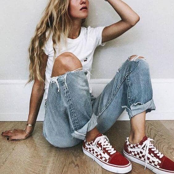 Styling Ripped Jeans With Sneakers