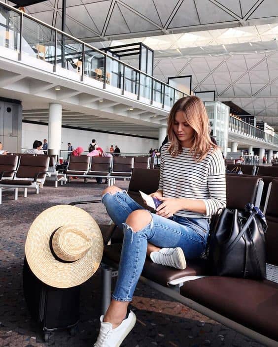 25 Trendy Airport Outfits To Make Traveling More Enjoyable