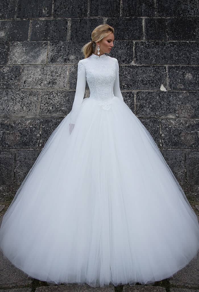 25 Wonderful Winter Wedding Dresses You'll Fall In Love With