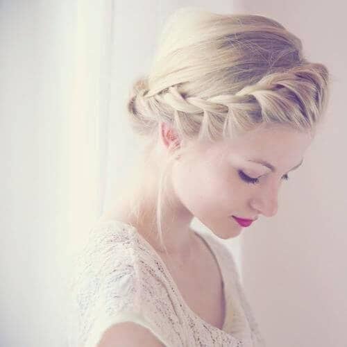 Pretty Minimalist Side Braid