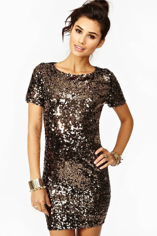 25 Glittery New Years Eve Outfits for Glamorous Gals