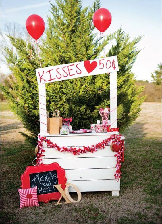 Cute Kissing Booth Yard Decoration