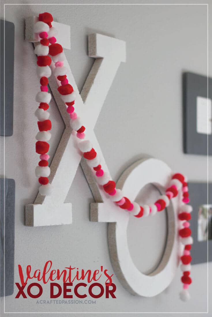 White "XO" Valentine's Wall Ornament with Heart Garland