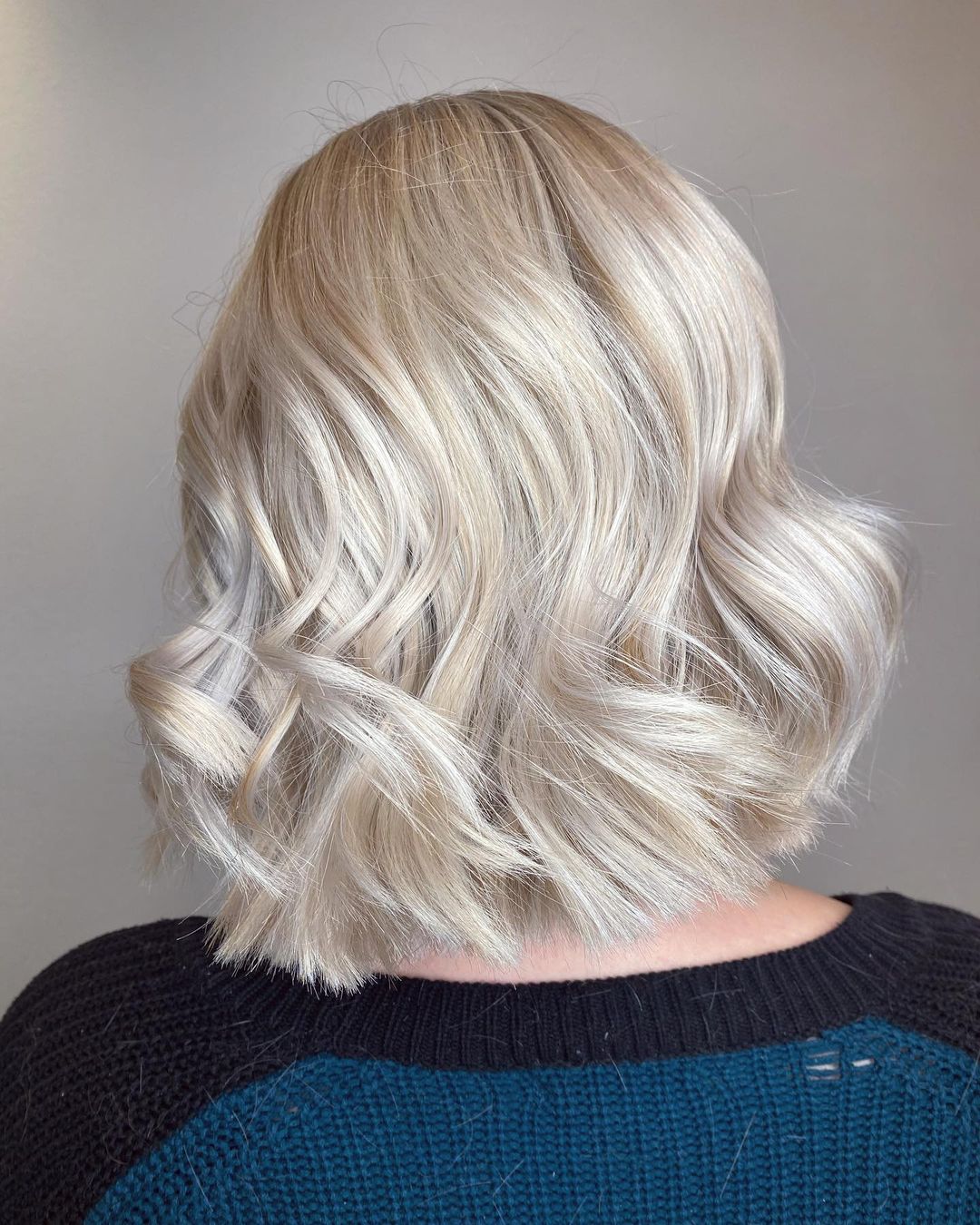 White-Golden Short Hair Voluminous Hairstyle