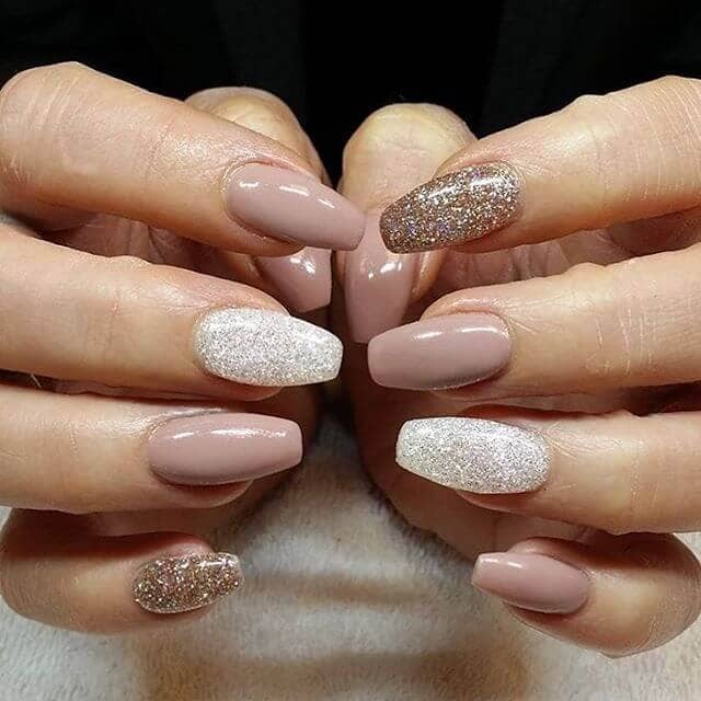 Glitter Gel Manicure Perfectly Suited for Autumn