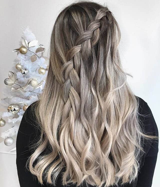 Ash-Toned Blonde Balayage Look