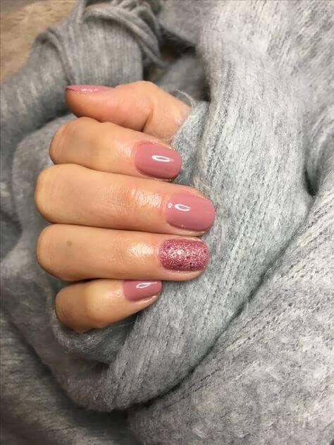 Mauve Mani with Textured Accent Nail