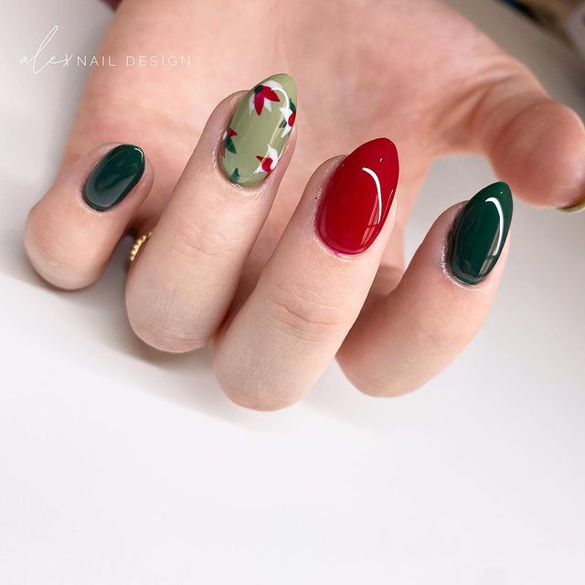 Autumn-Inspired Green and Red Nails