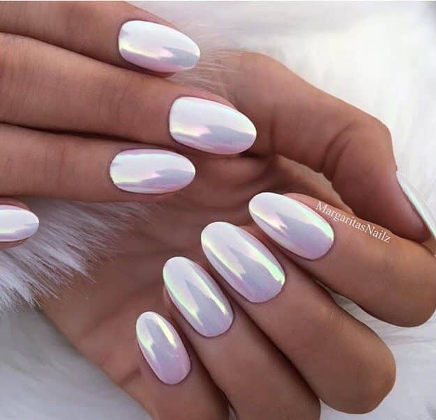 50 Gorgeous Holographic Nails That Are Simply Stunning