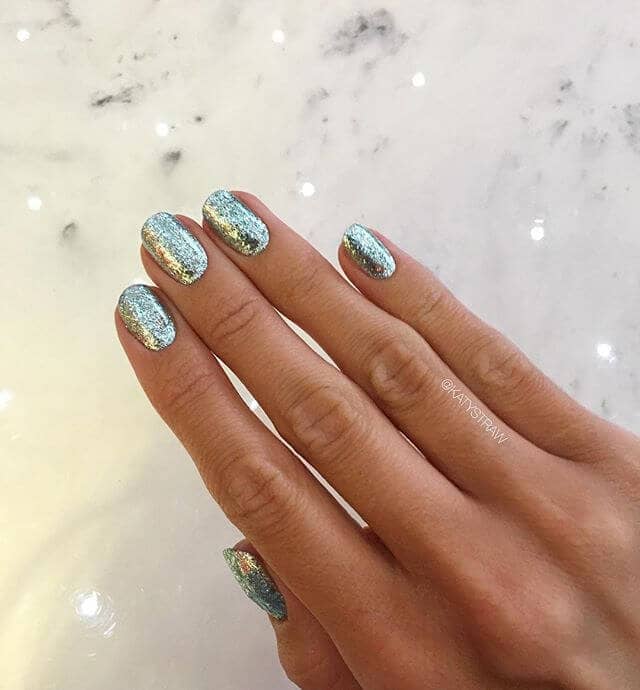 Simple Gold Glitter Short Nail Design