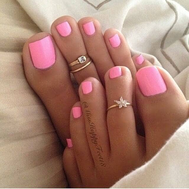 13 Summer Toe Nails Thelateststyle 1 