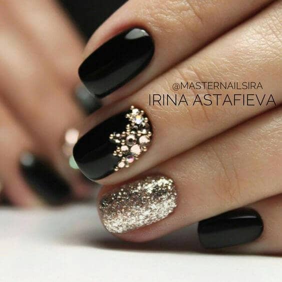 Perfect Black and Gold Manicure