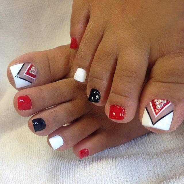 Showy Toe Nail Designs with Crystals