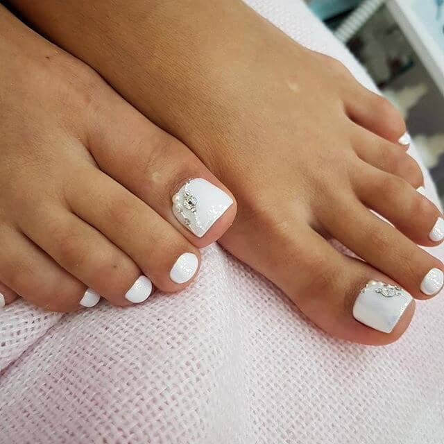 White Designer Nails with Crystals and Pearls