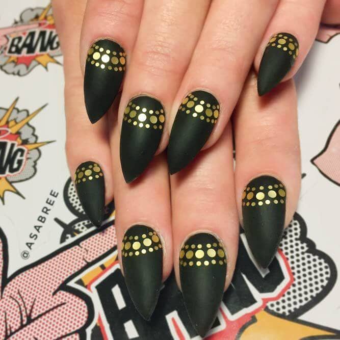 Queen of the Nile sharpened black and gold long nail design