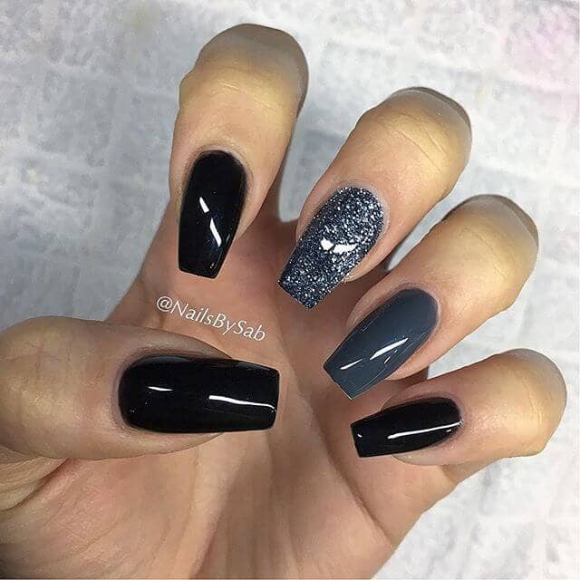 Shimmery Gray to Black Glitter Nails