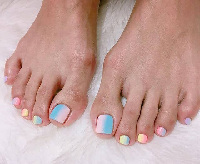 Ombre Toe Nail Designs.