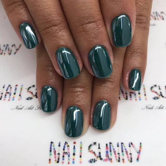 Glistening Teal Polish on Natural Nails