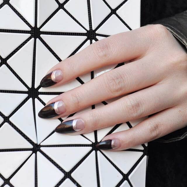Trendy pointed black and silver nail design