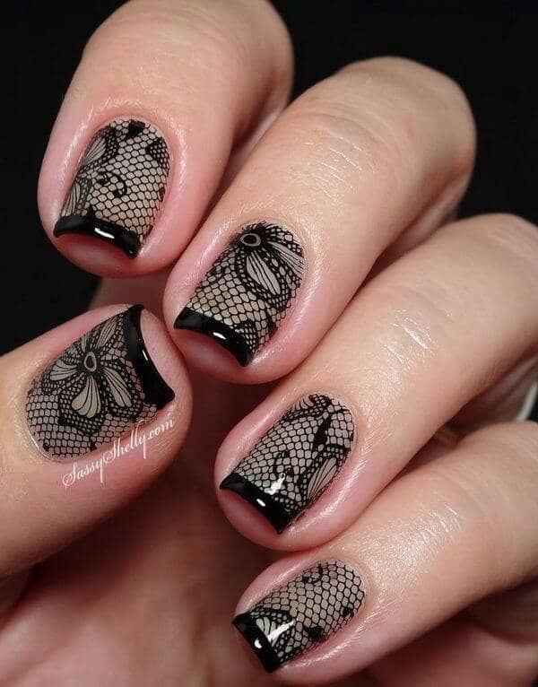  Traditional lace style with black tips