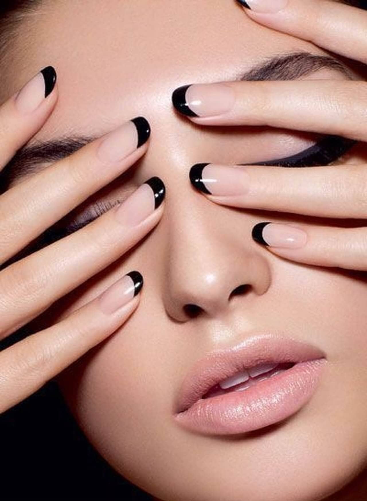 French manicure with black tips - round acrylic nails