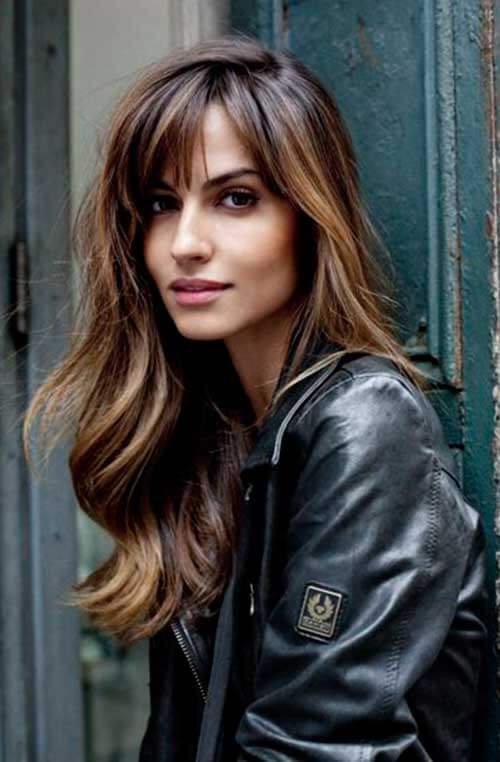 Long Wavy Hair with Pretty Highlights Side Bangs