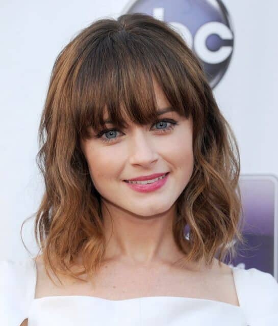  Shoulder Length Cute Hairstyle With Blunt Bangs