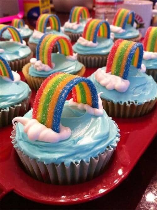 Simple and Delicious Rainbow Cupcakes