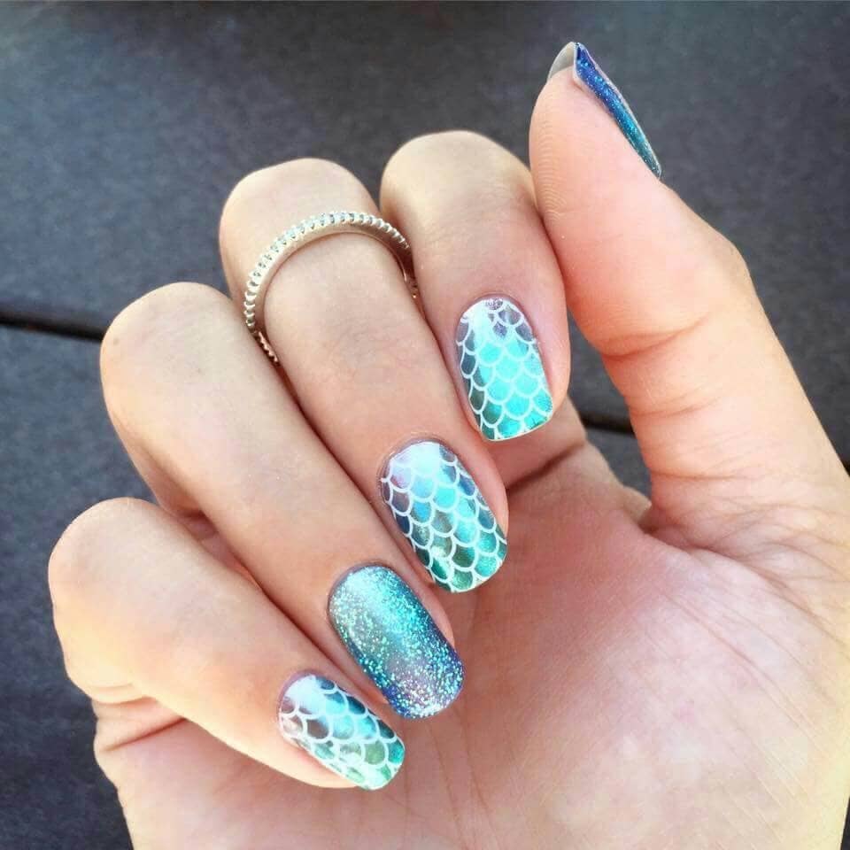 Reflective Sky and Sea Creative Nails Design