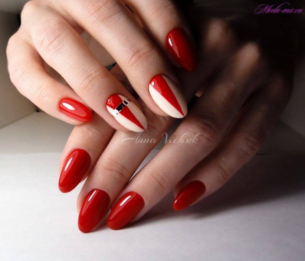 Under The Big Top - Red, White And Silver Round Nails