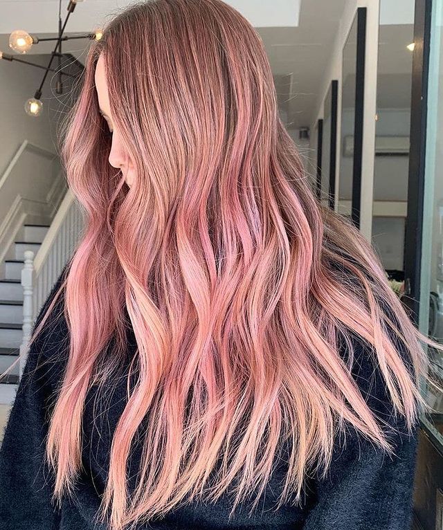 Lush preppy Aesthetic Wavy Hair in Blonde to Pink