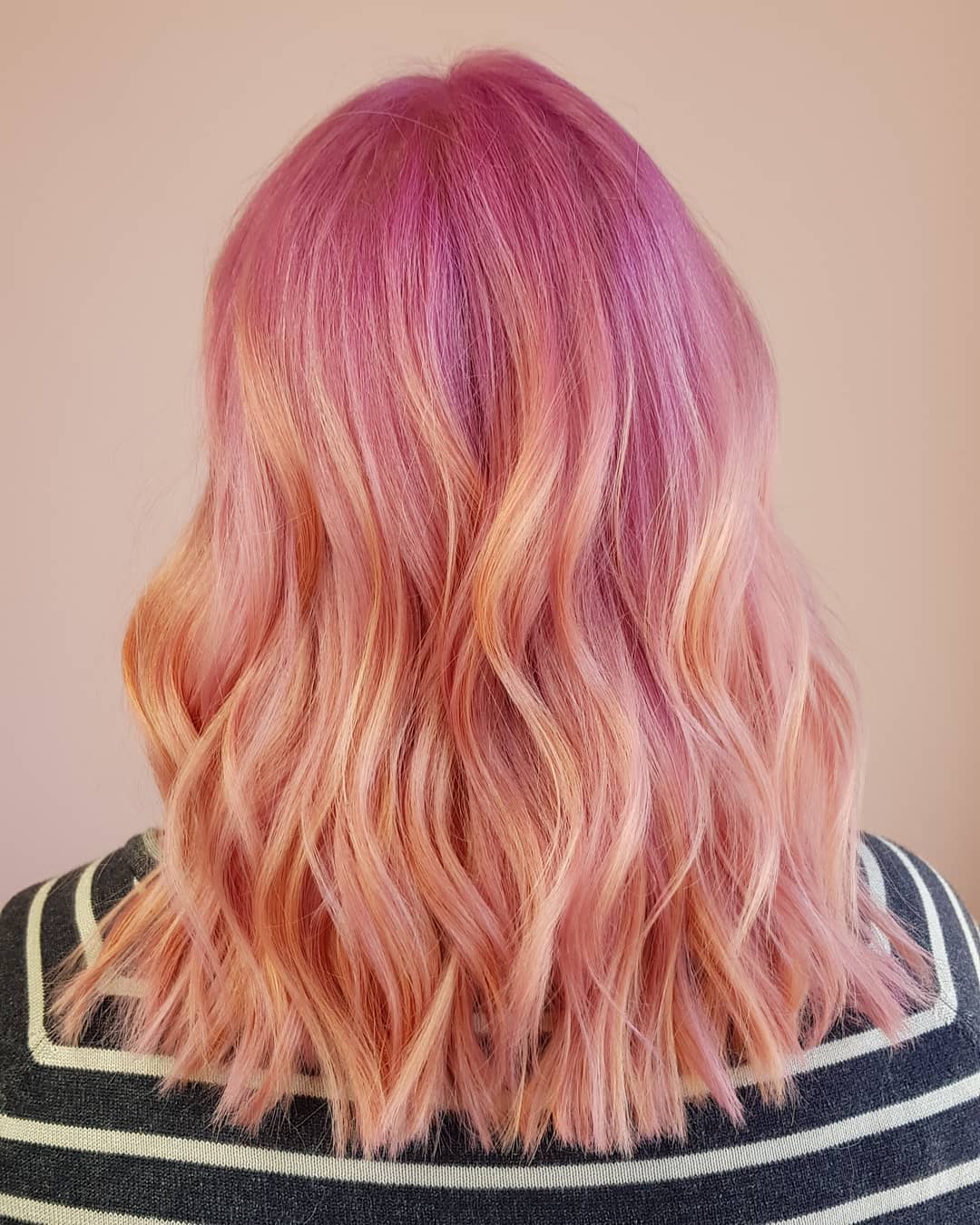 Pink-Brown Interlocking Waves Pastel Pink Hair