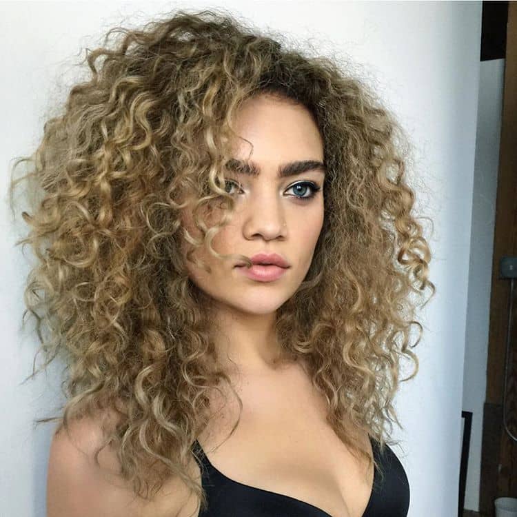 The Versatile Loose And Layered Curly Hairstyles