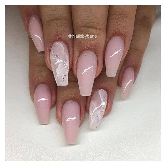 Minimal Manicure with a Cute Twist