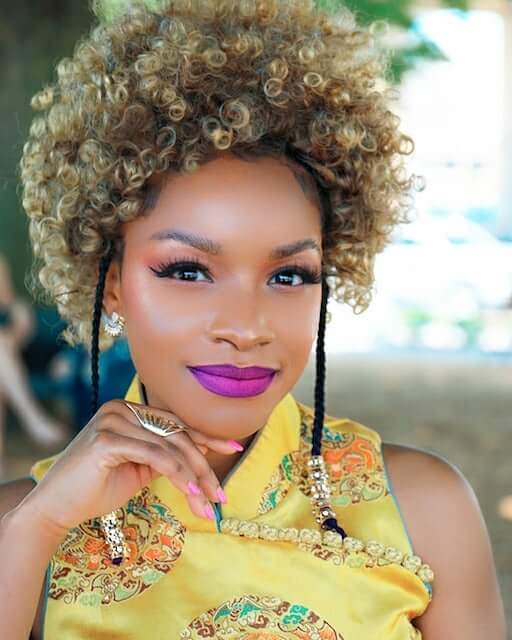Short Afro Crochet Braids Styles with Cute Frizzy Curls