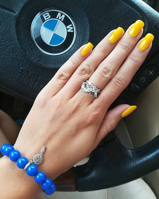 25 Gorgeous Yellow Nails to Spice Up Your Fashion | Crystal Clawz