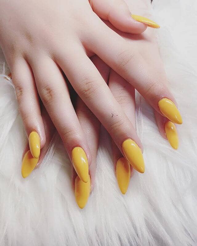  Sweet and Sexy Yellow Acrylic Nails