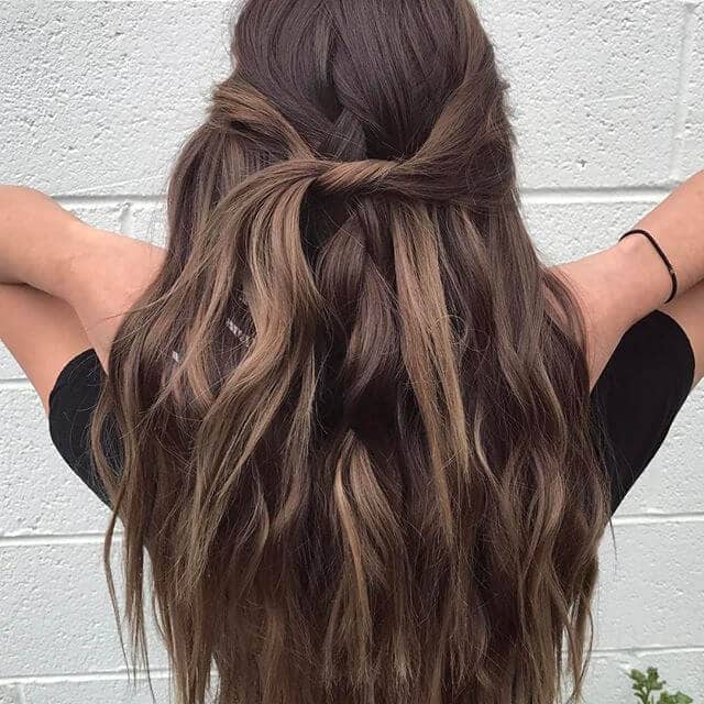  Dark Wavy Long Hair With Twist Detail