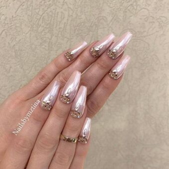 Elegant Nude Nails: Timeless Designs & Style Ideas