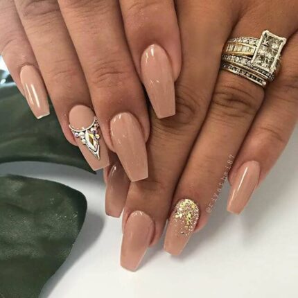 Elegant Nude Nails: Timeless Designs & Style Ideas