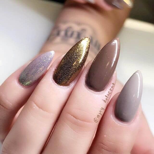 Nude Nail Idea: Mauve and Gold with Sparkles Cool Nude Nails Design