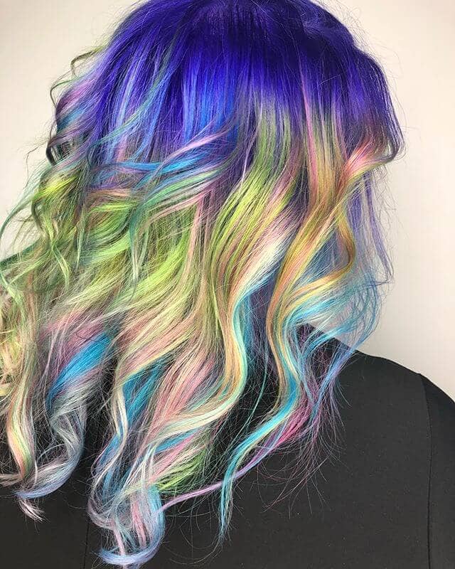  Iridescent Blue-to-Green Shift in Long Curly Streaks