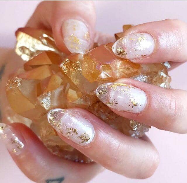 Romantic Wispy Golden Nail Idea