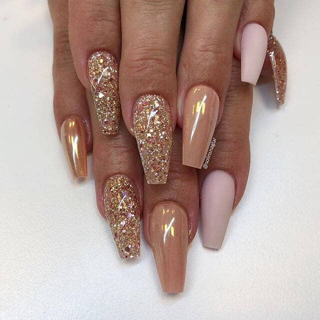 Nail Art: More Nude Glitter Nails with Variety to Shake Things Up